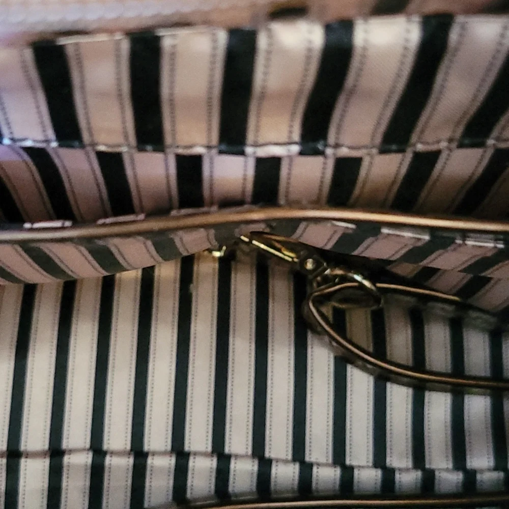 HP✨️ NWOT patent leather handbag